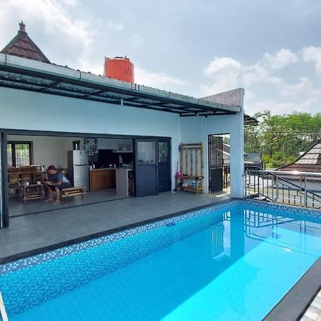 Pool Villa Saung Suluh Purwokerto Extérieur photo