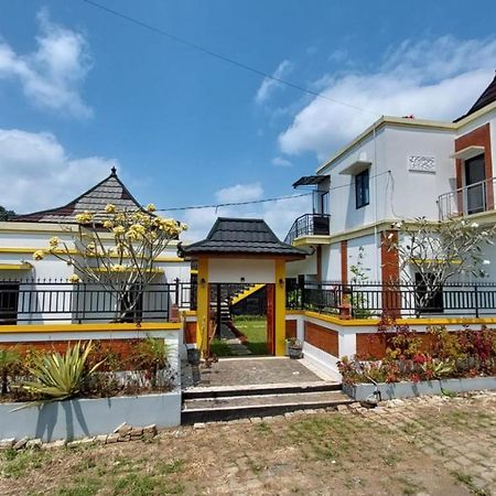Pool Villa Saung Suluh Purwokerto Extérieur photo