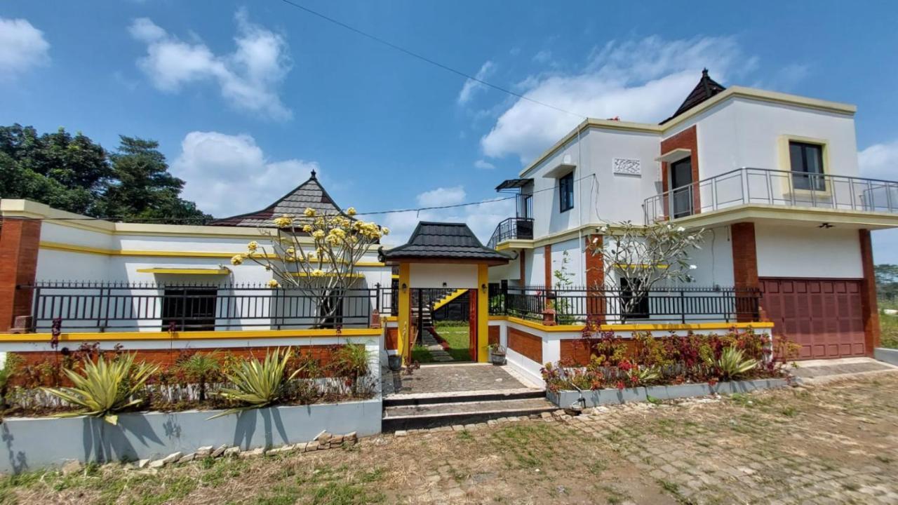 Pool Villa Saung Suluh Purwokerto Extérieur photo