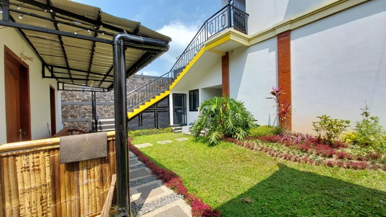 Pool Villa Saung Suluh Purwokerto Extérieur photo