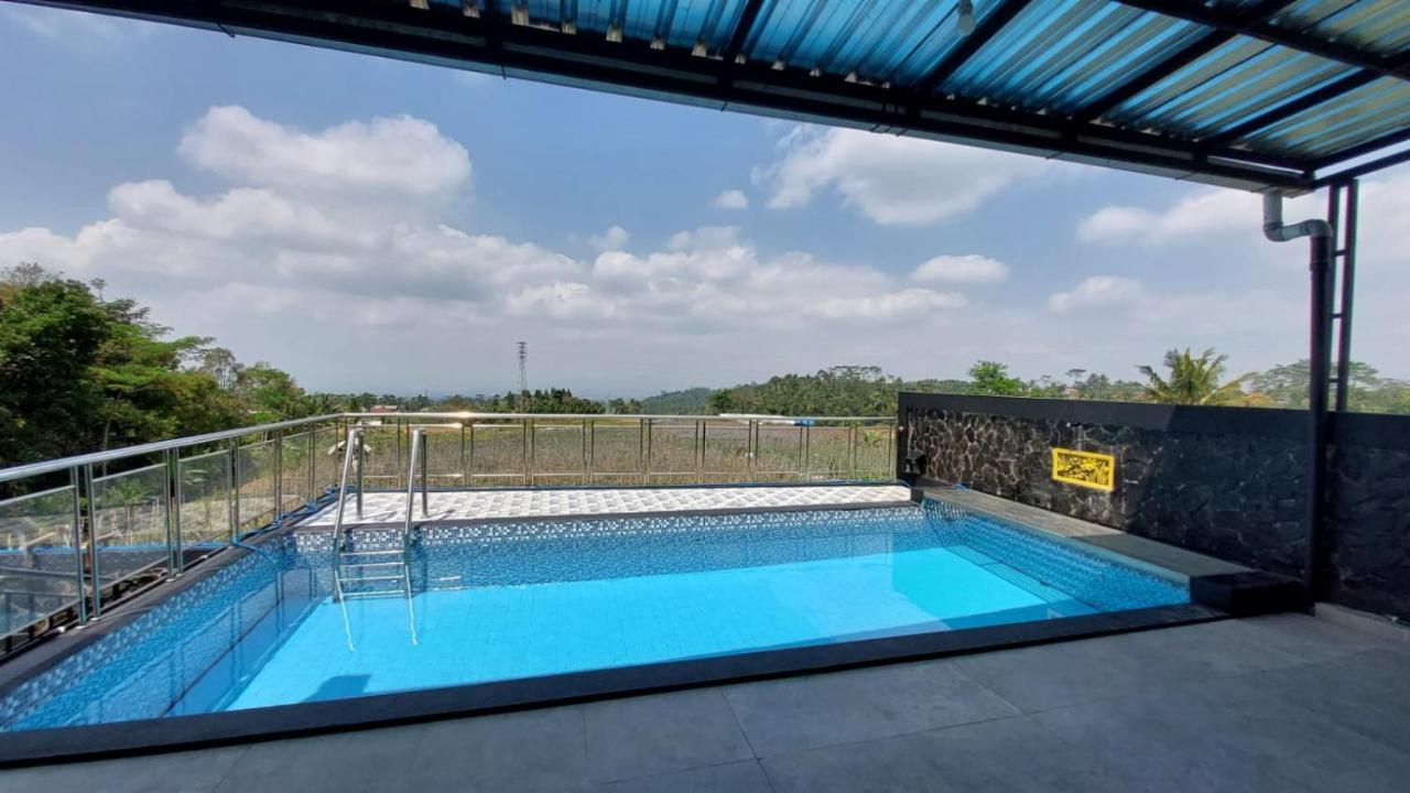 Pool Villa Saung Suluh Purwokerto Extérieur photo