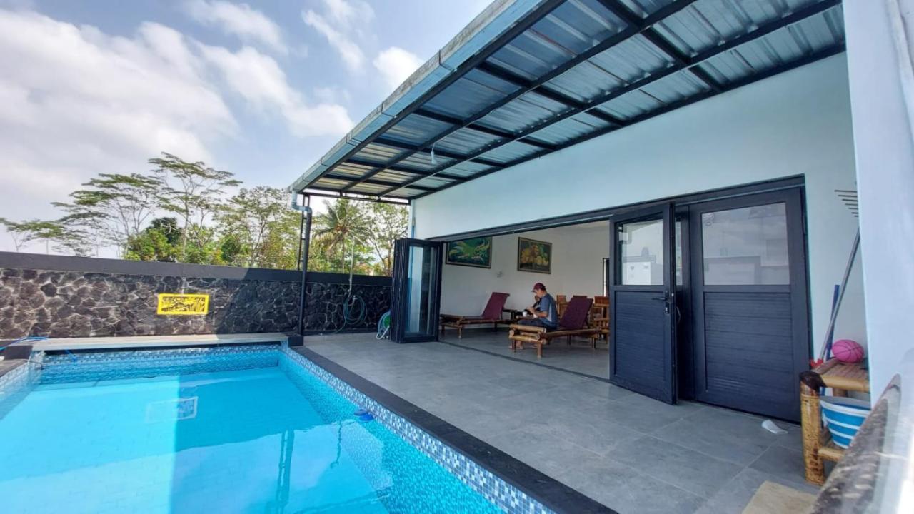 Pool Villa Saung Suluh Purwokerto Extérieur photo