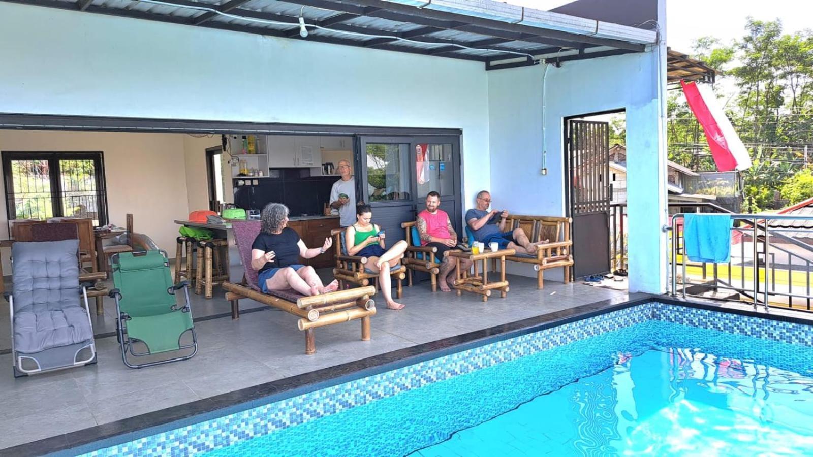 Pool Villa Saung Suluh Purwokerto Extérieur photo
