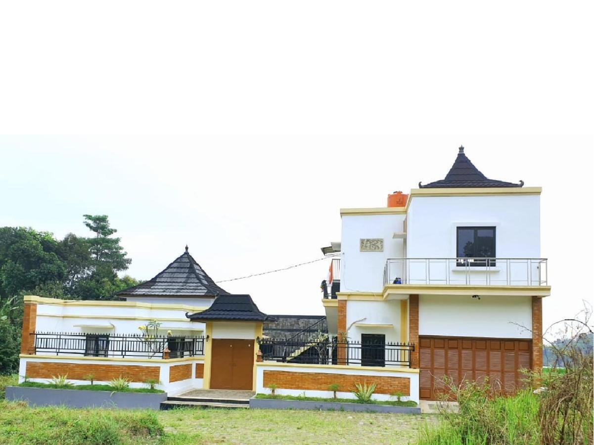 Pool Villa Saung Suluh Purwokerto Extérieur photo