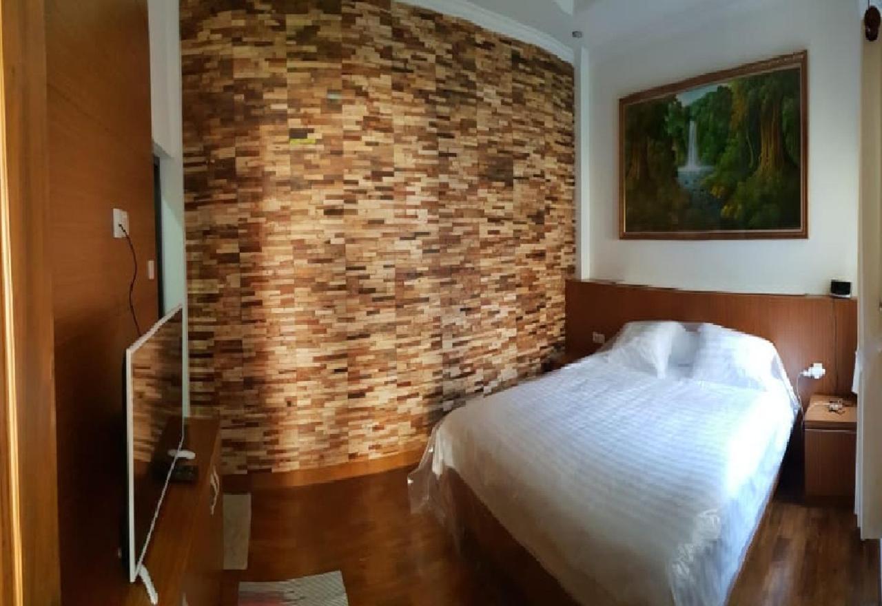 Pool Villa Saung Suluh Purwokerto Extérieur photo